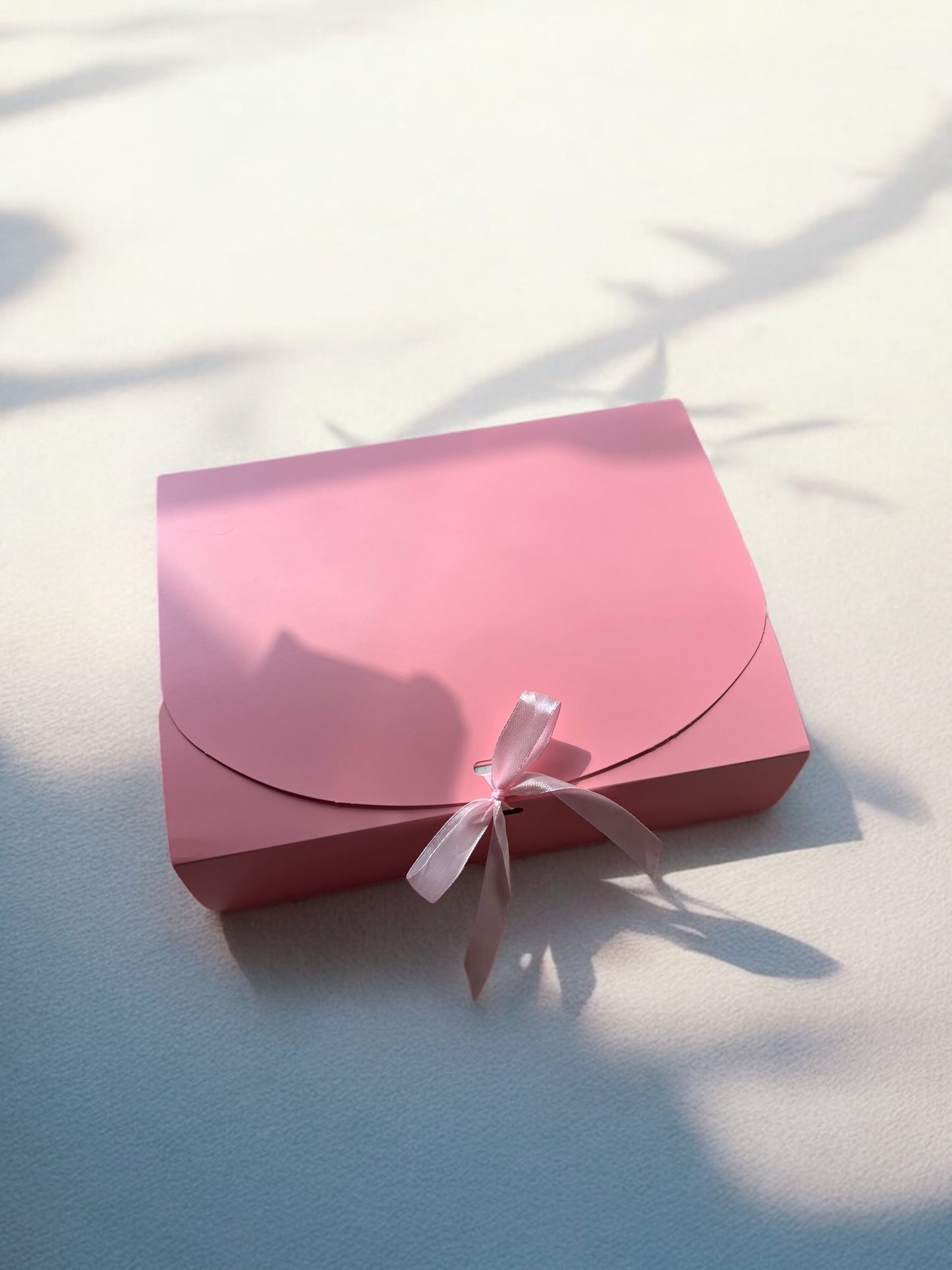 Soft petal gift box