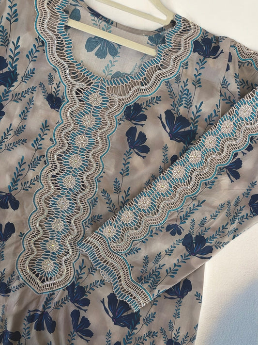 Falling flower - Ready Made