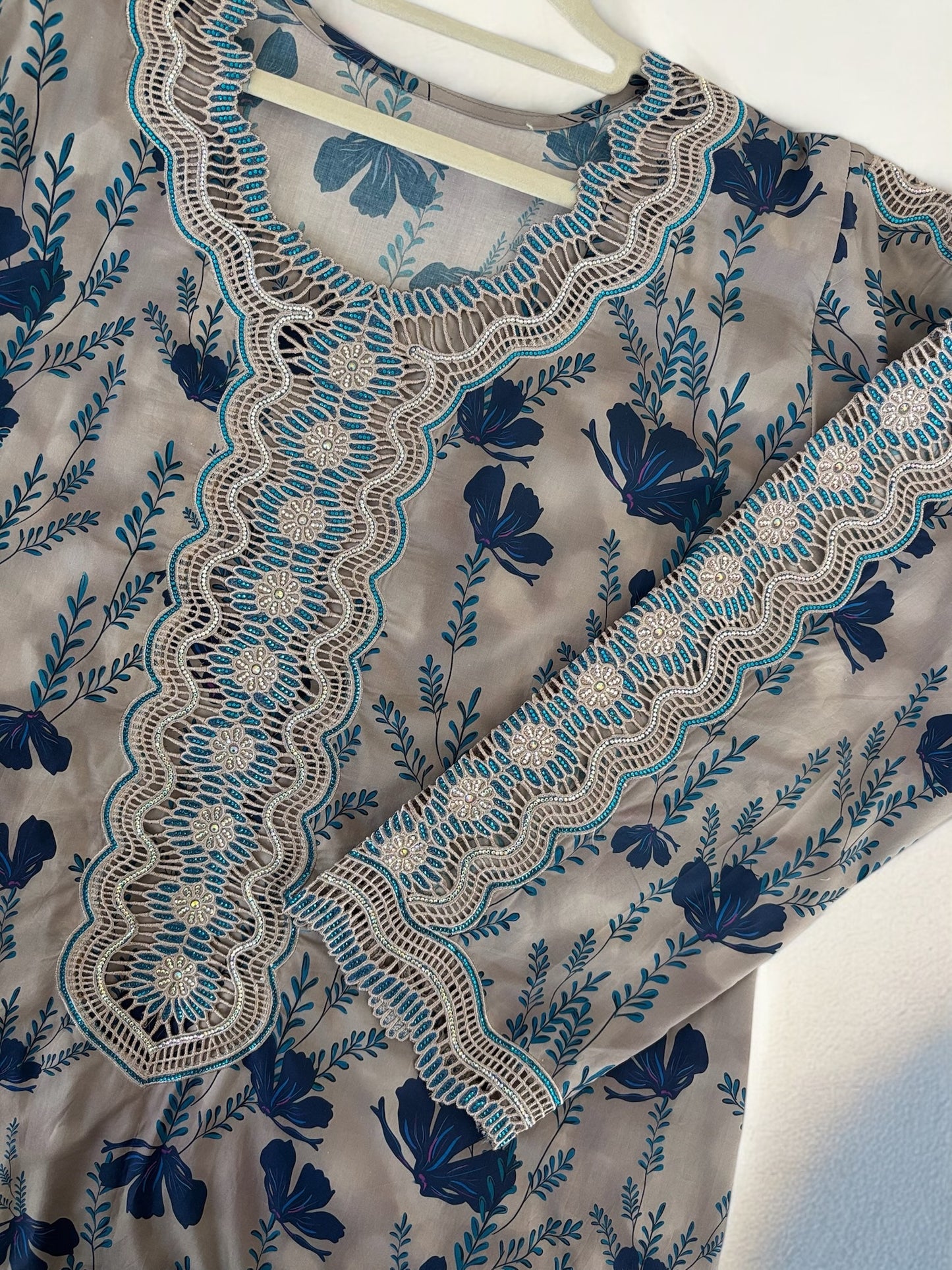 Falling flower - Ready Made