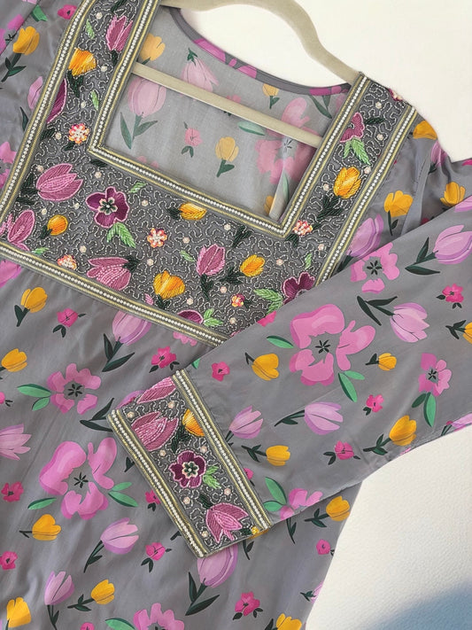 Grey flower - Ready Made