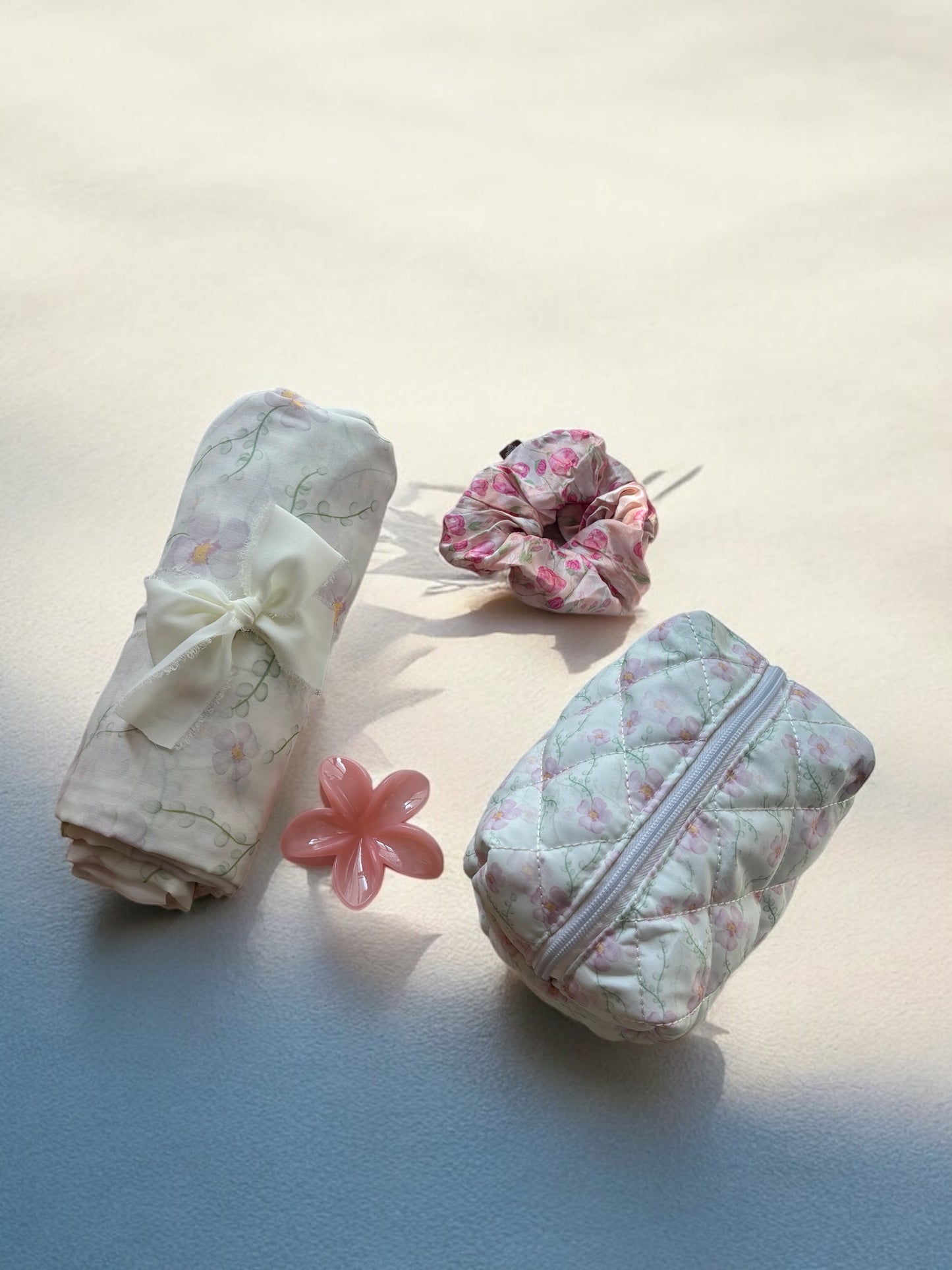 Soft petal gift box