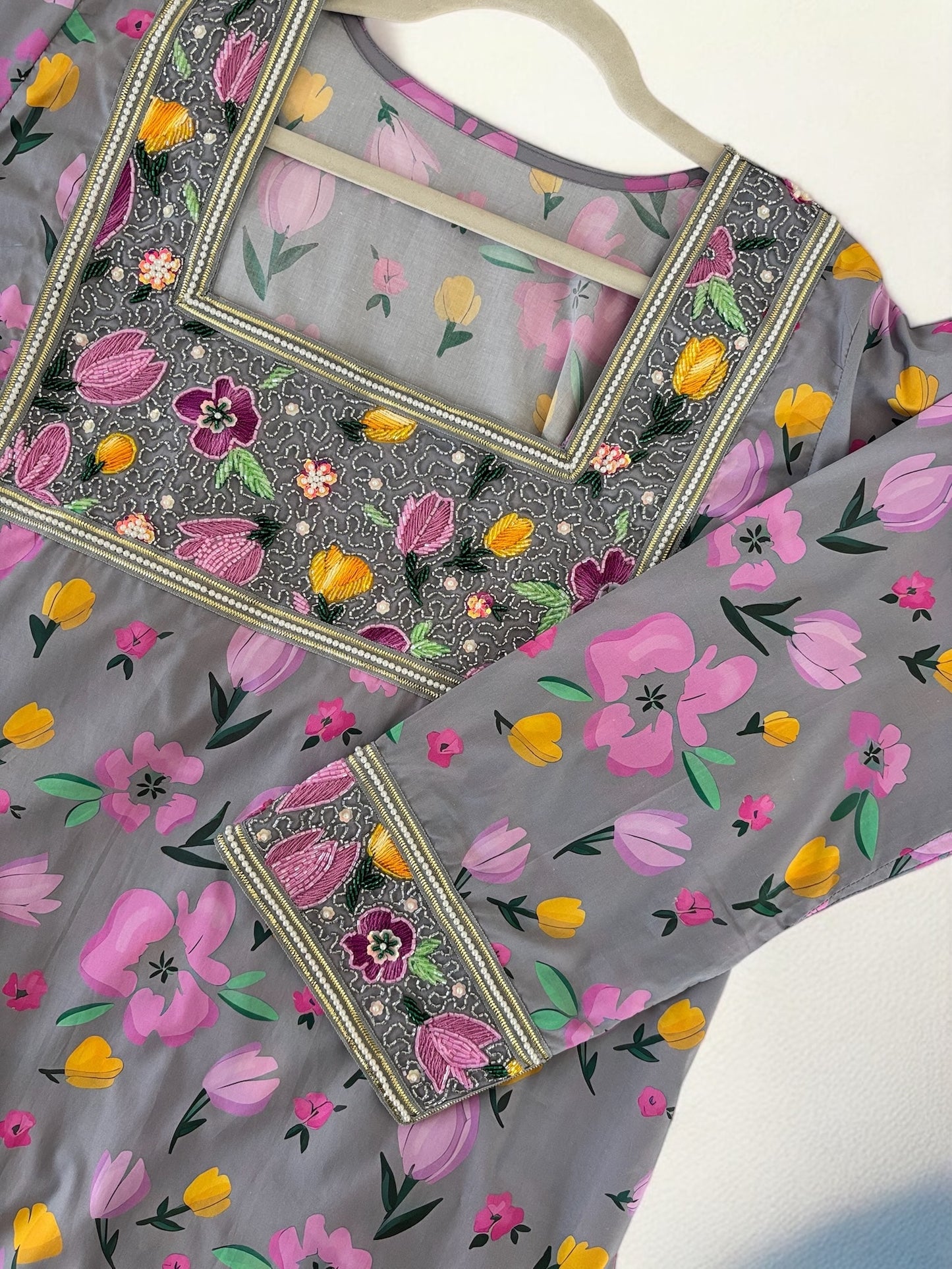 Grey flower - Ready Made