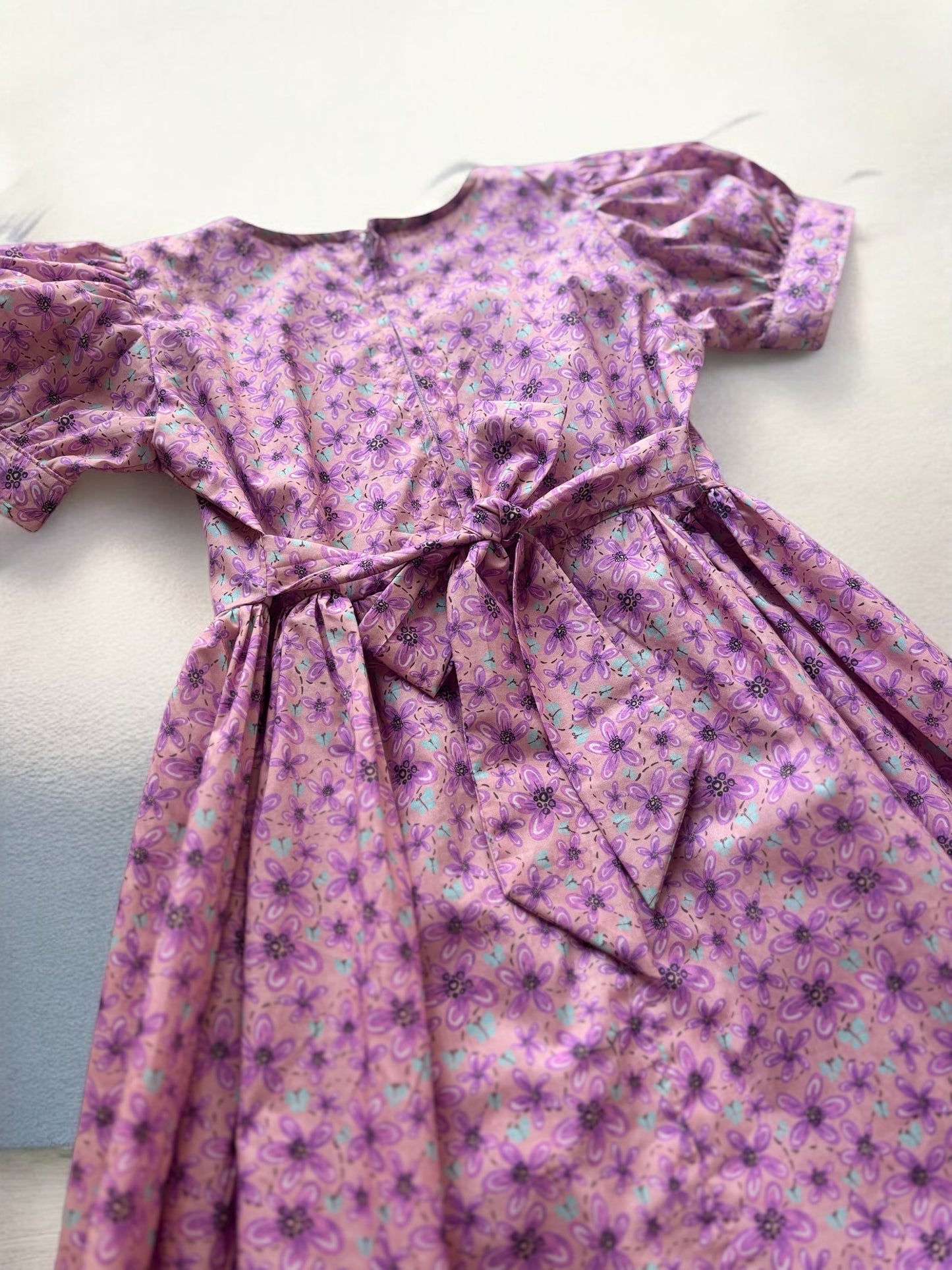 Puff sleeves dress - radiant bloom