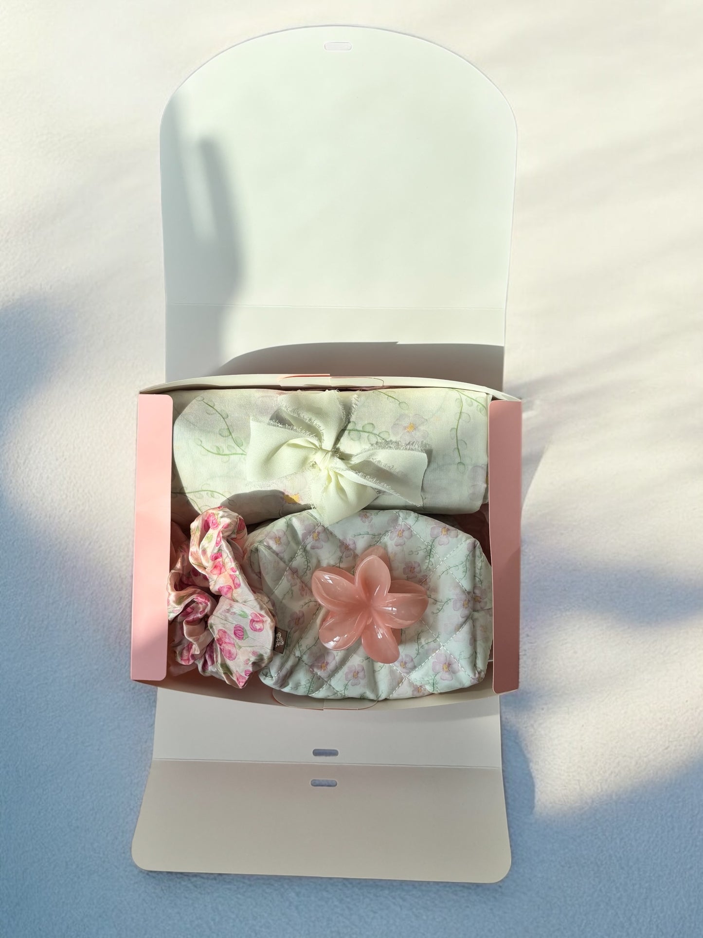 Soft petal gift box